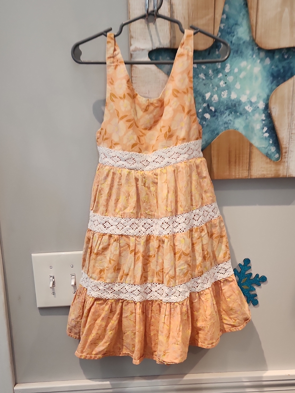 EUC Joie Peach Floral Tiered Dress with White Lace Bands SZ 5